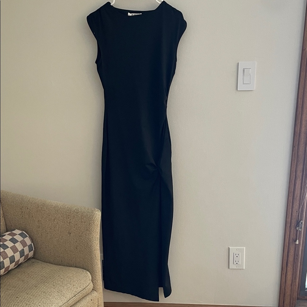 Elegant Black Sleeveless Dress
